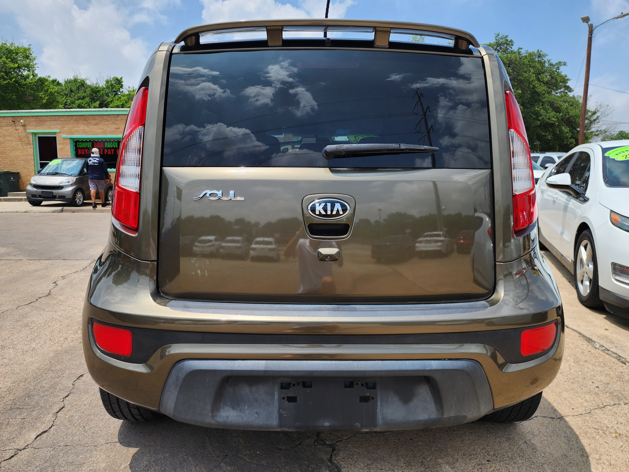 2012 BROWN Kia Soul ! (KNDJT2A67C7) with an 2.0L L4 DOHC 16V engine, AUTO transmission, located at 2660 S.Garland Avenue, Garland, TX, 75041, (469) 298-3118, 32.885387, -96.656776 - Welcome to DallasAutos4Less, one of the Premier BUY HERE PAY HERE Dealers in the North Dallas Area. We specialize in financing to people with NO CREDIT or BAD CREDIT. We need proof of income, proof of residence, and a ID. Come buy your new car from us today!! This is a very well cared for 201 - Photo #3